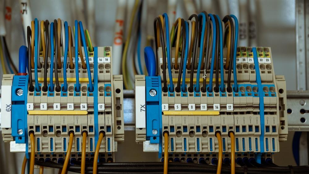 electrical cables-5242e64497524b1ba0d59eb0e25910cc.jpg electrical cables