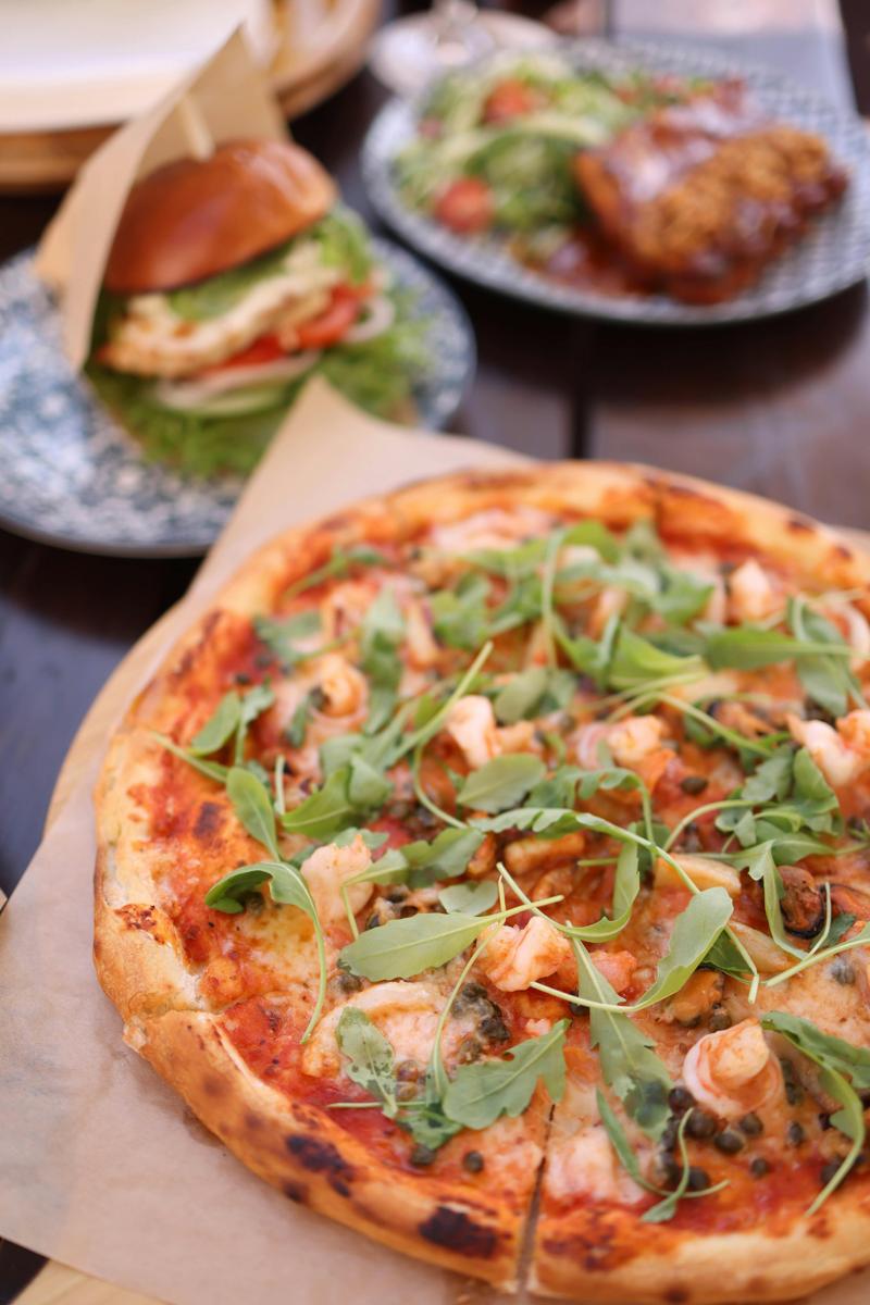outdoor pizza